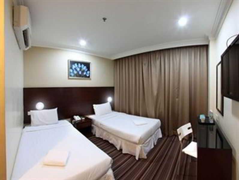 โอโย 90101 จีดีเอส โฮเทล ติติวังซา Hotel กัวลาลัมเปอร์ ภายนอก รูปภาพ