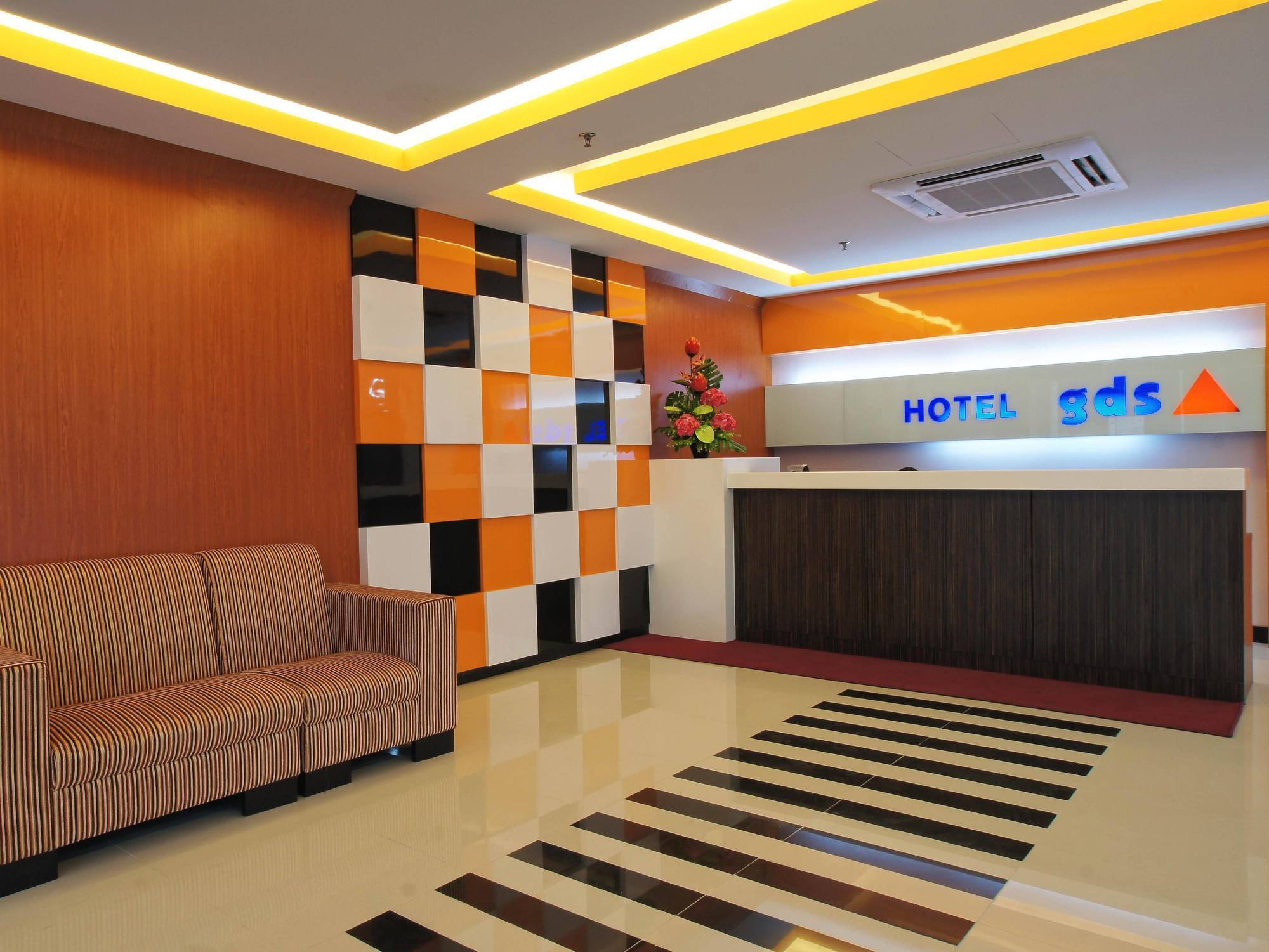 โอโย 90101 จีดีเอส โฮเทล ติติวังซา Hotel กัวลาลัมเปอร์ ภายนอก รูปภาพ